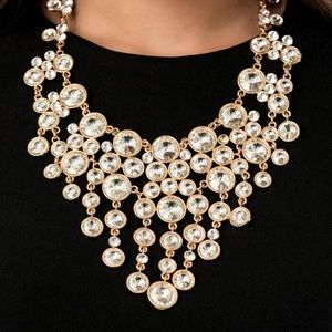 The Rosa Zi collection necklace with earrings